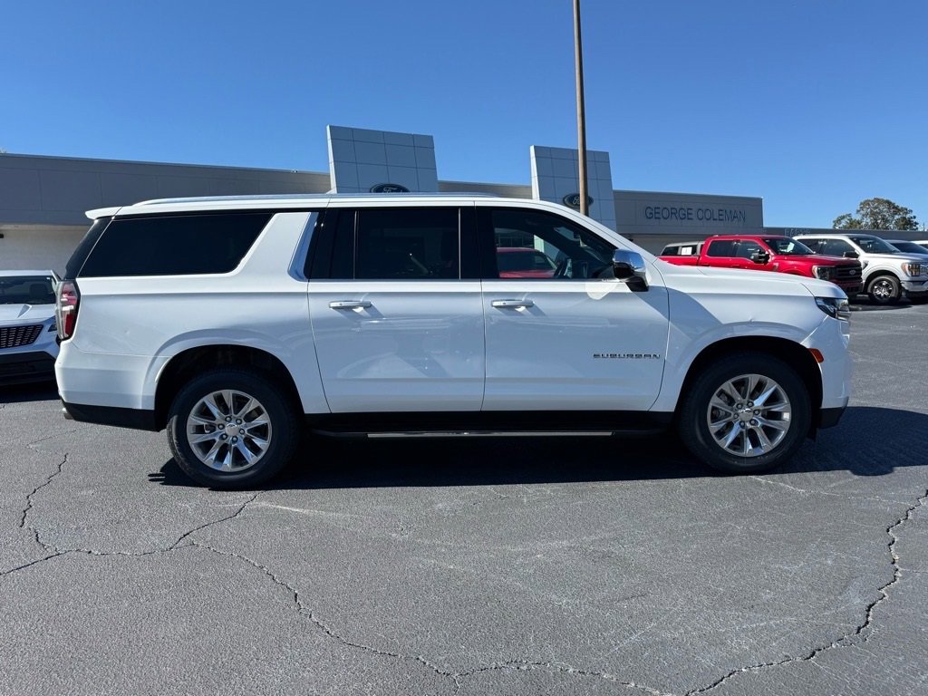 Used 2023 Chevrolet Suburban Premier image 3