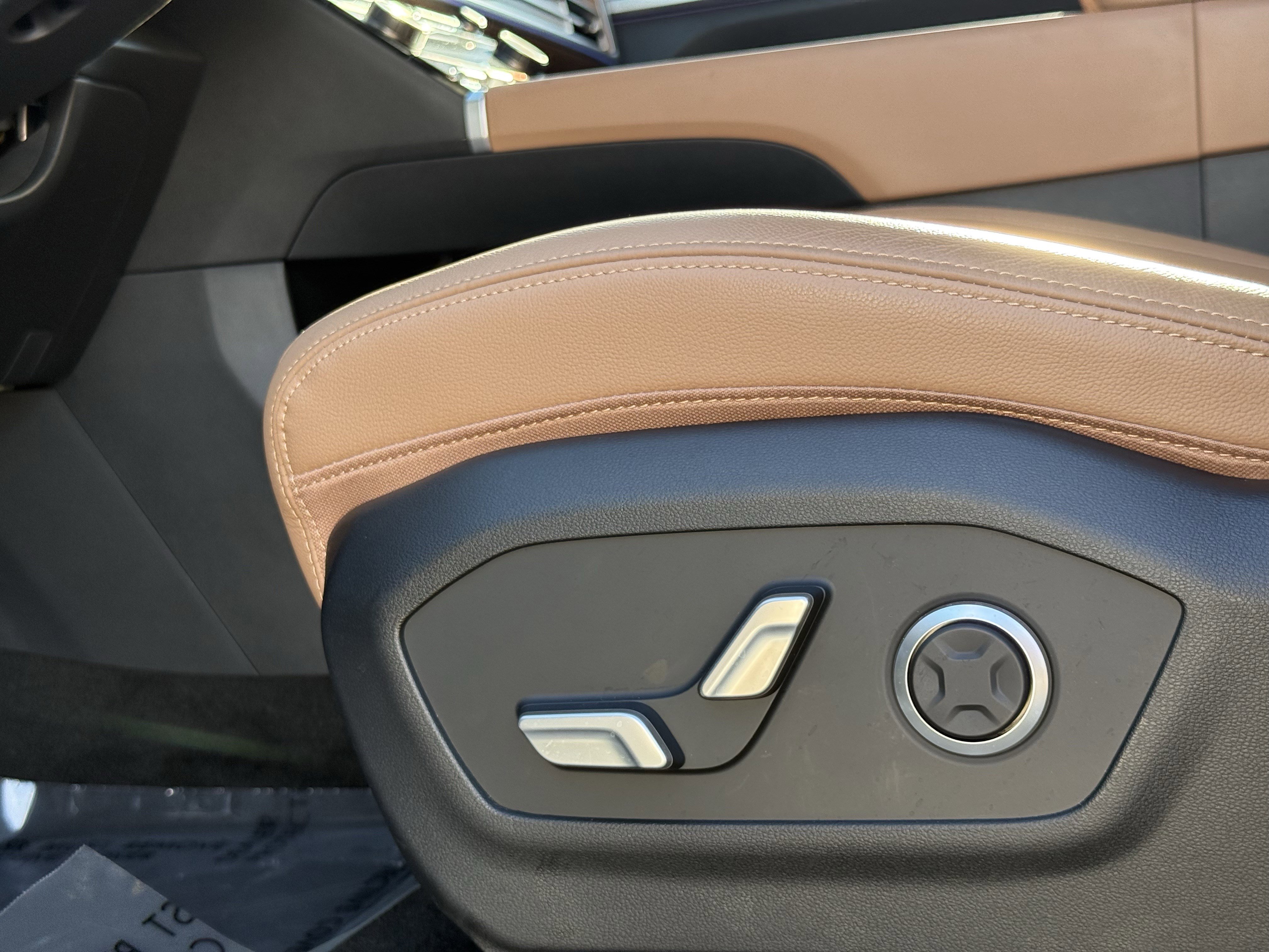 Used 2025 Hyundai Santa Fe Limited image 23