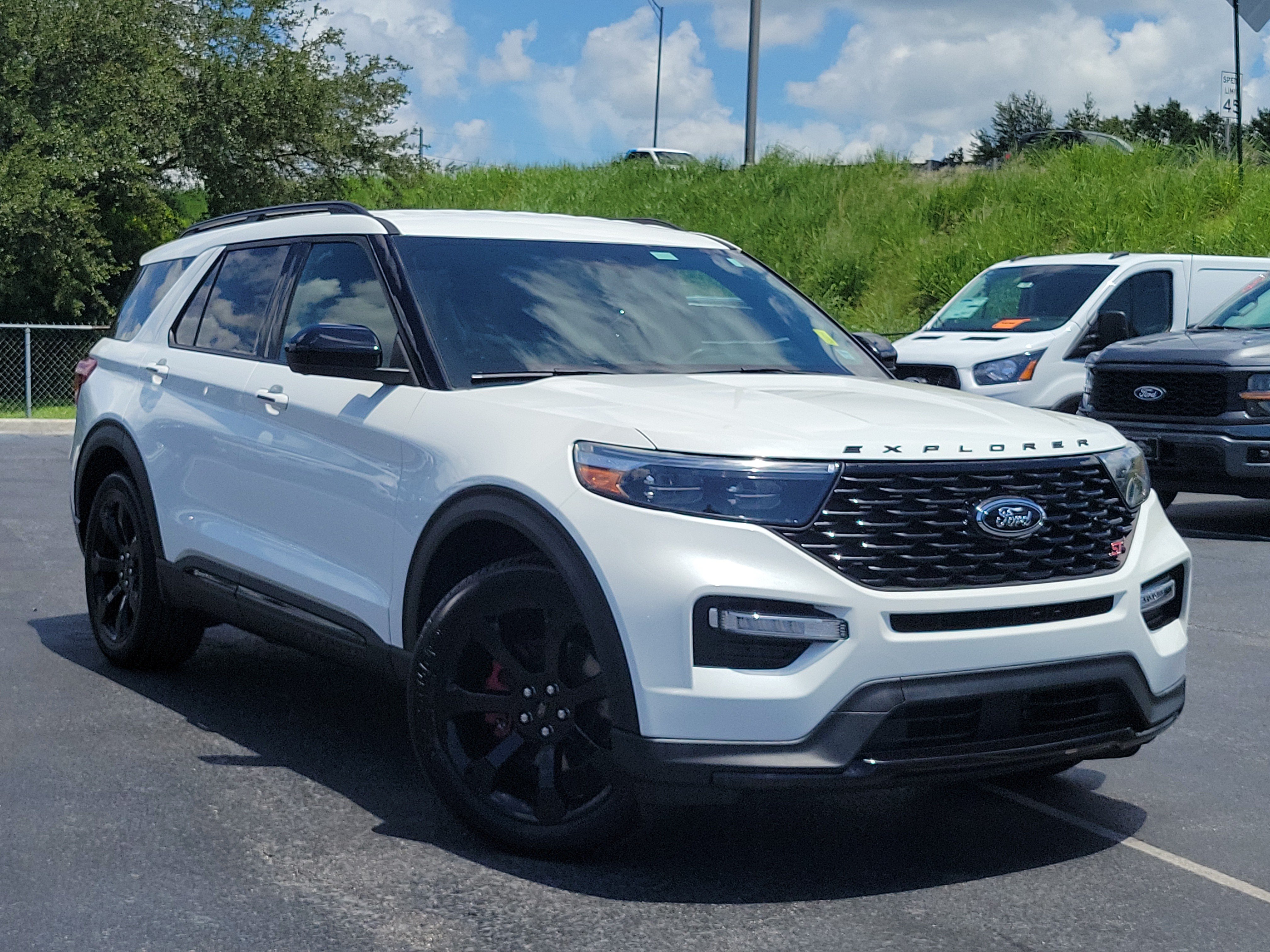Certified 2022 Ford Explorer ST-Line w/ Class IV Trailer Tow Package