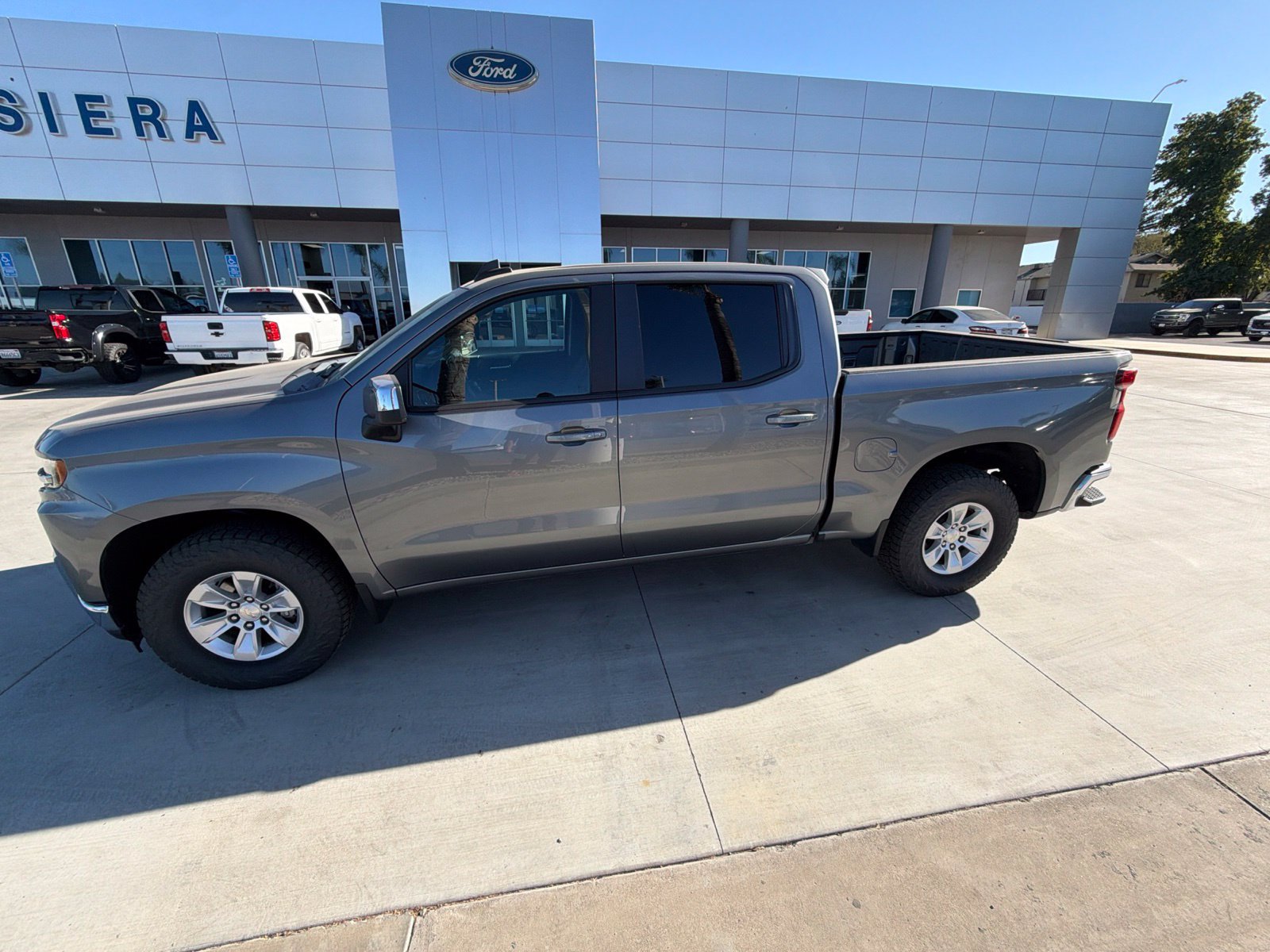 Used 2021 Chevrolet Silverado 1500 LT RWD image 4