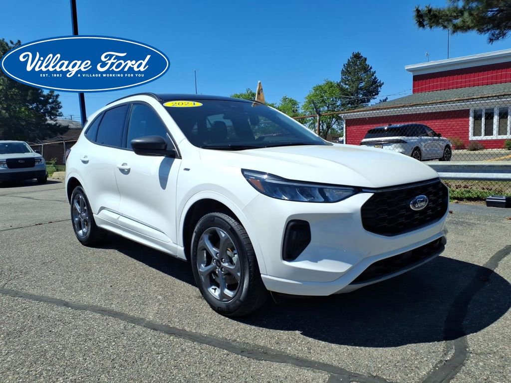 Certified 2024 Ford Escape ST-Line w/ Tech Pack #1 AWD/4WD image 4