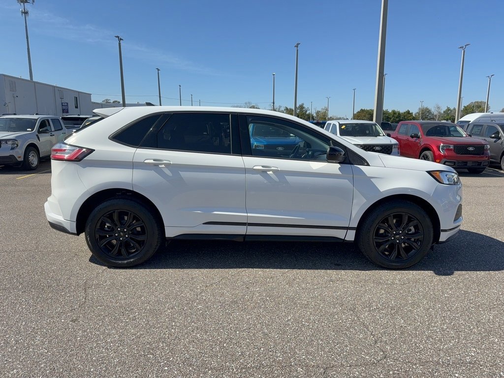 Certified 2022 Ford Edge SE w/ Black Appearance Package image 2