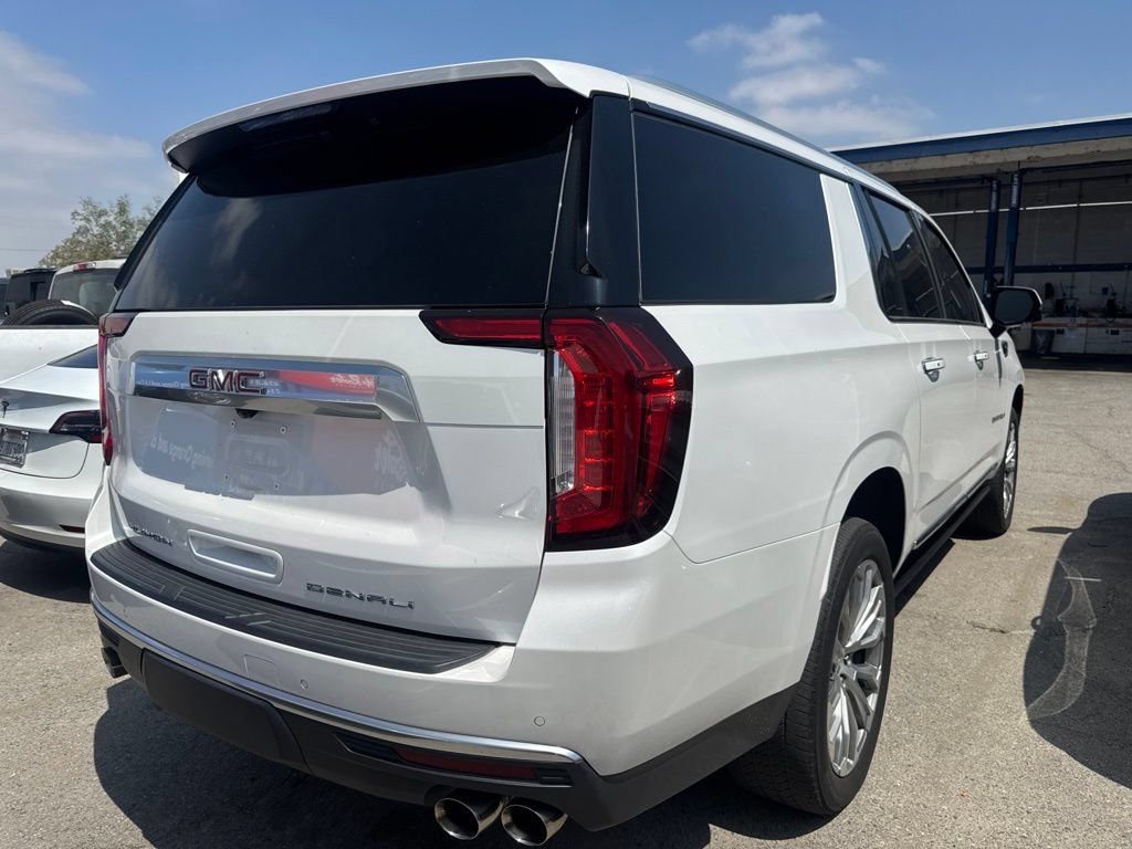 Used 2023 GMC Yukon XL Denali AWD/4WD image 5