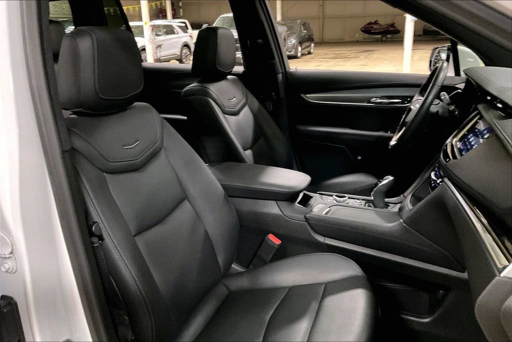 Used 2024 Cadillac XT6 Luxury w/ LPO, Floor Liner Package AWD/4WD image 7