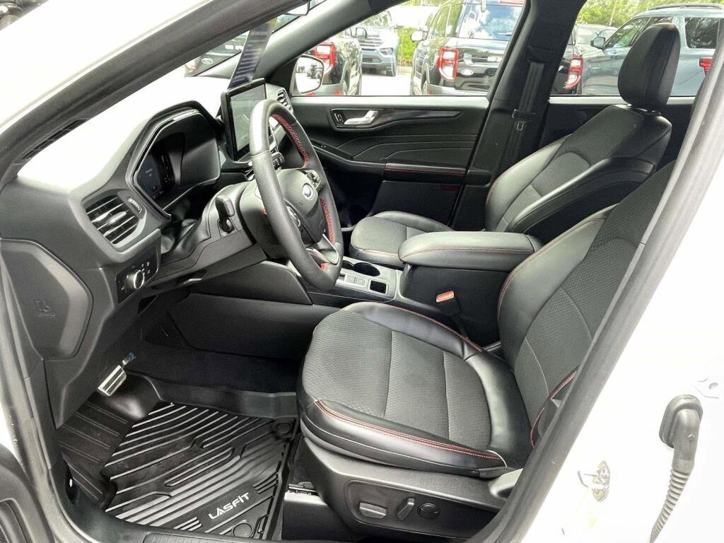Certified 2023 Ford Escape ST-Line w/ Tech Pack #1 AWD/4WD image 18