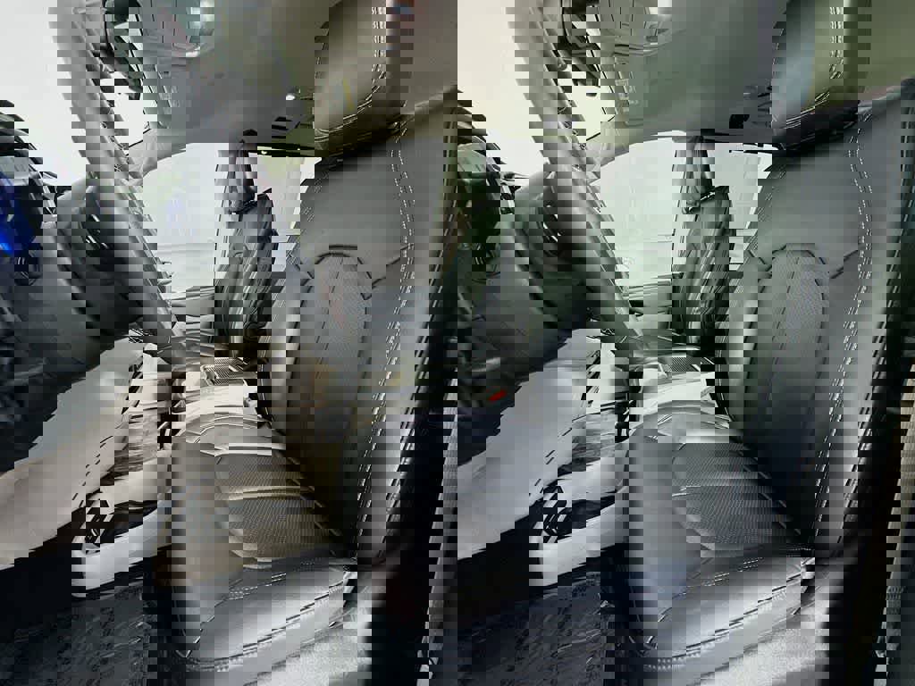 Used 2024 Chrysler Pacifica Touring-L image 15