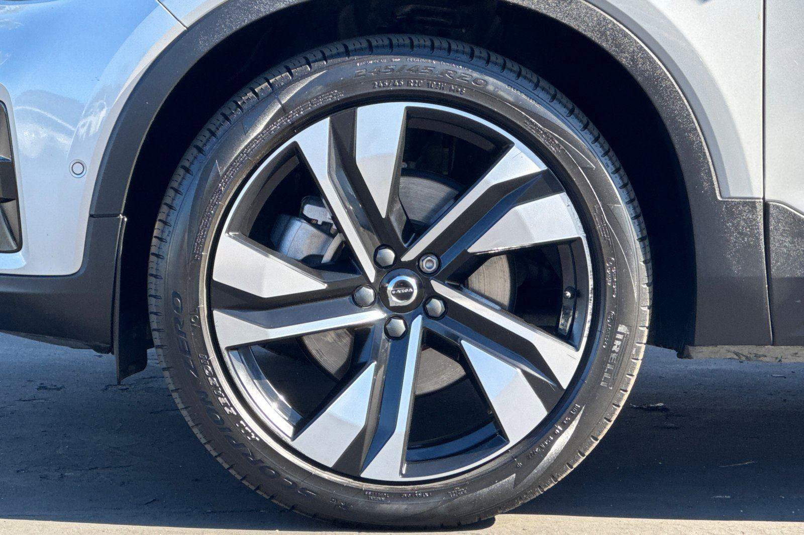 Used 2023 Volvo XC40 B5 Ultimate w/ Protection Package Premier image 33