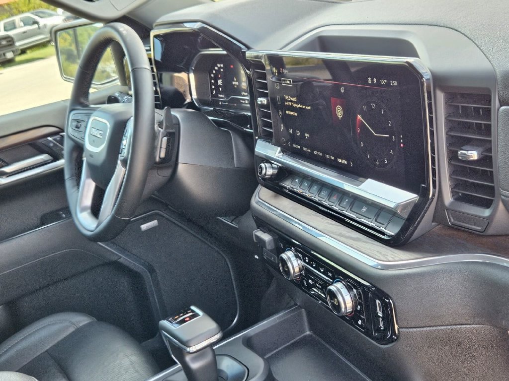 Used 2025 GMC Sierra 1500 SLT AWD/4WD image 13