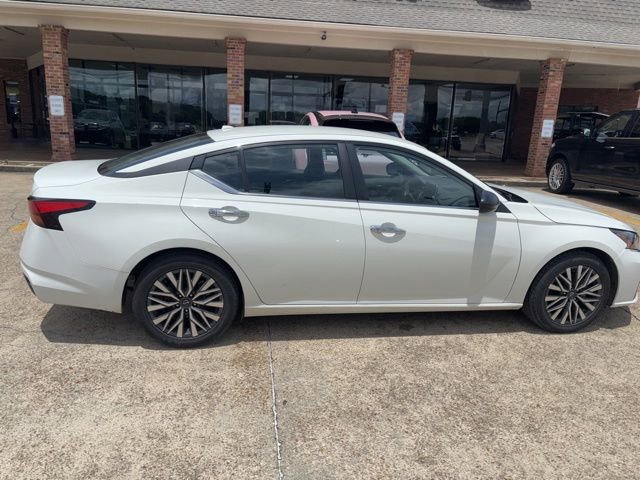 Used 2025 Nissan Altima 2.5 SV FWD image 6