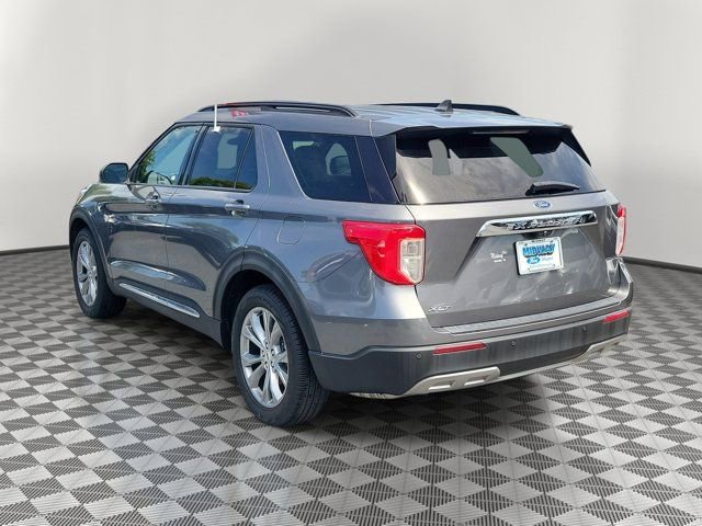 Certified 2023 Ford Explorer XLT w/ Equipment Group 202A RWD image 4
