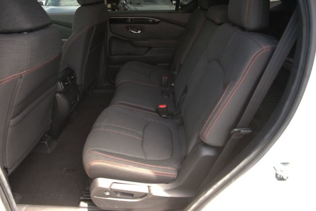 Used 2025 Honda Pilot Sport image 12