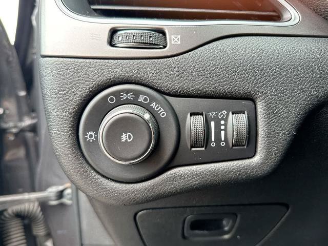Used 2021 Jeep Cherokee Latitude Lux AWD/4WD image 17