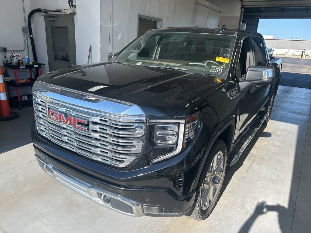 Used 2022 GMC Sierra 1500 Denali w/ Technology Package AWD/4WD image 2