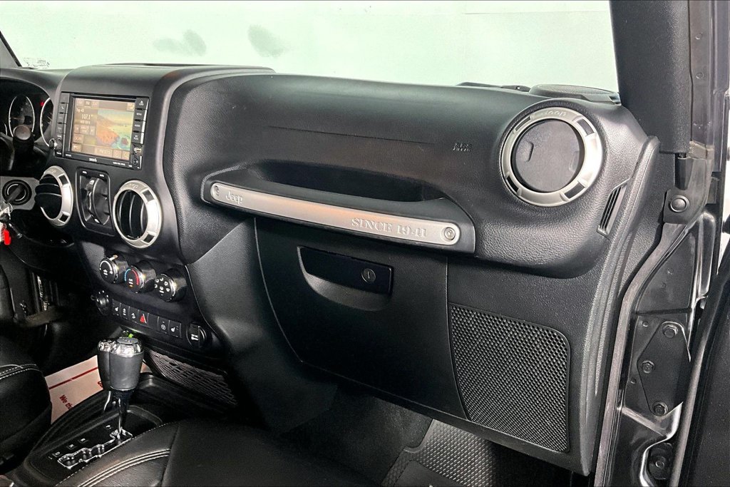 Used 2017 Jeep Wrangler Unlimited Sahara w/ Dual Top Group AWD/4WD image 16