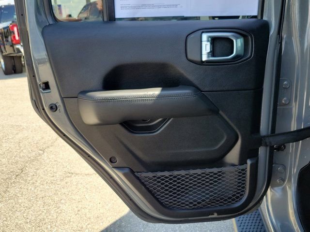 Used 2021 Jeep Wrangler Unlimited Sahara image 11
