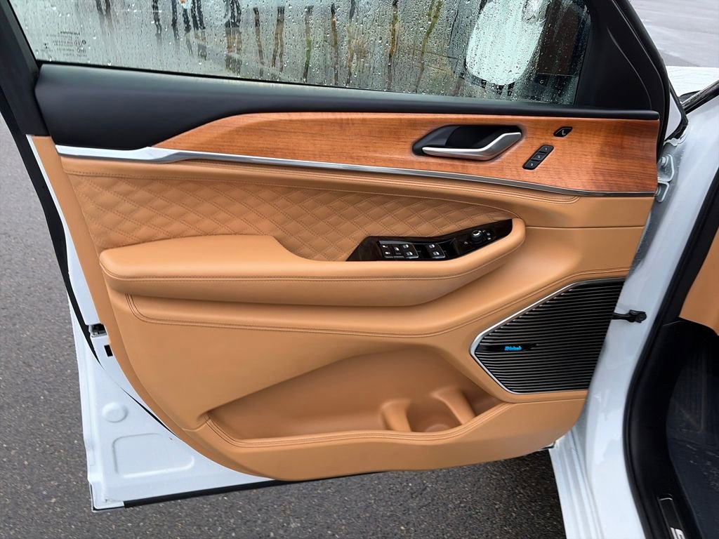 Used 2023 Jeep Grand Cherokee Summit image 17