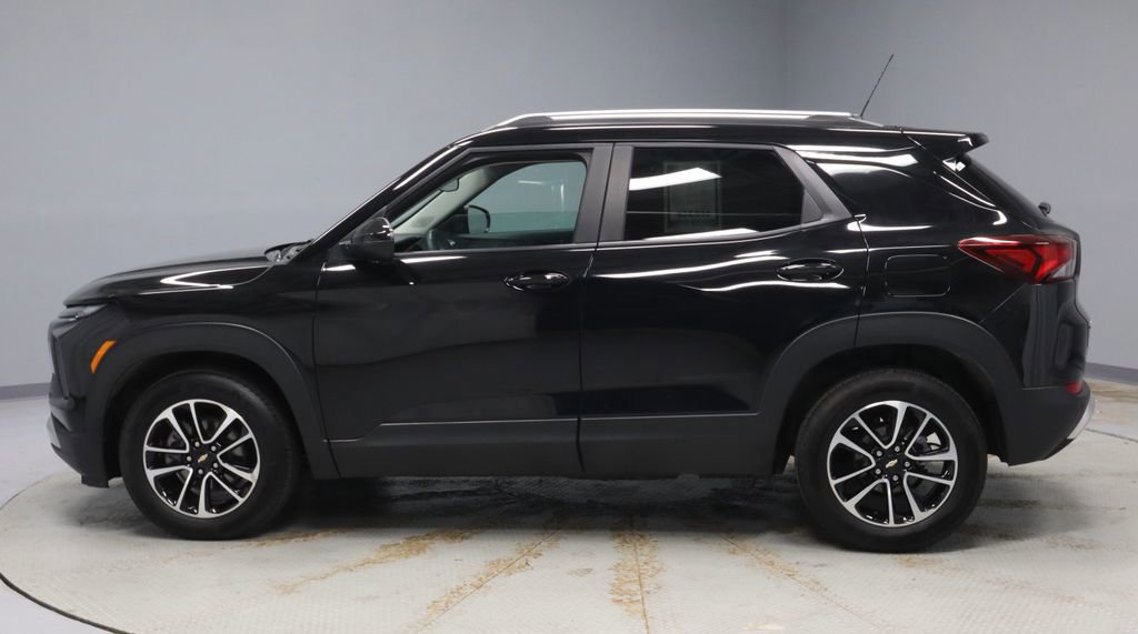 Used 2025 Chevrolet TrailBlazer LT w/ LT Cold Weather Package image 2