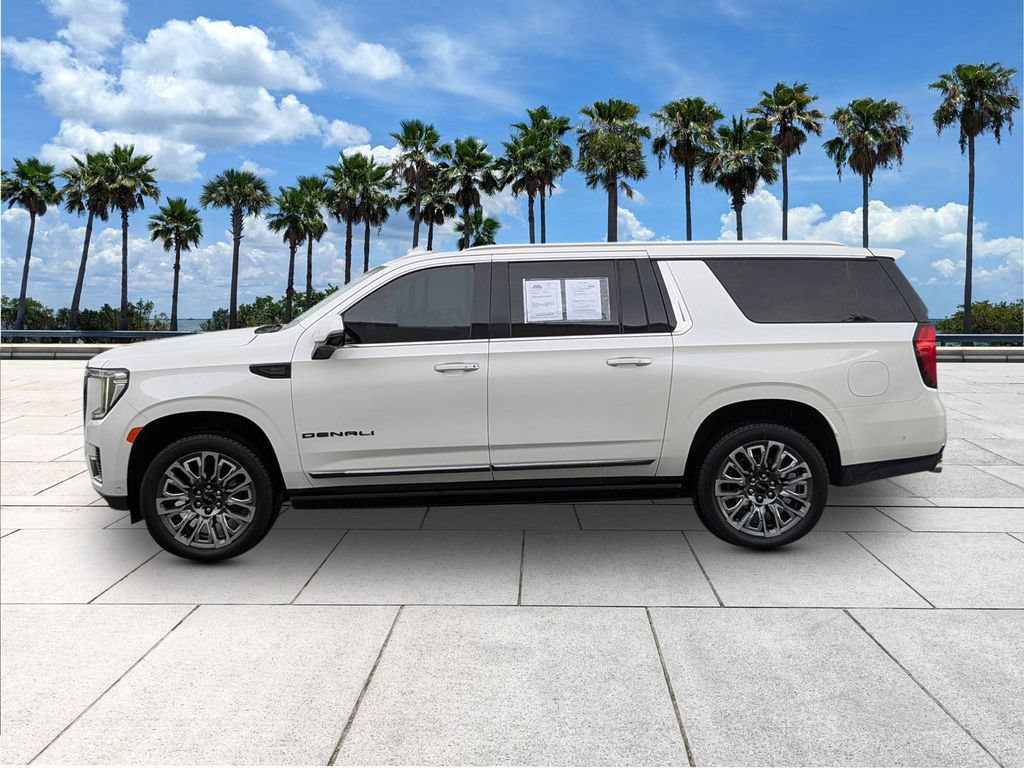 Used 2023 GMC Yukon XL Denali Ultimate AWD/4WD image 4