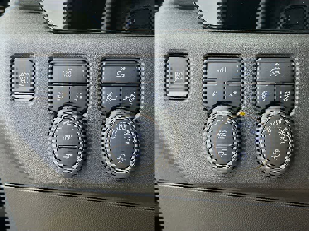 Used 2025 Chevrolet Silverado 1500 LT image 25