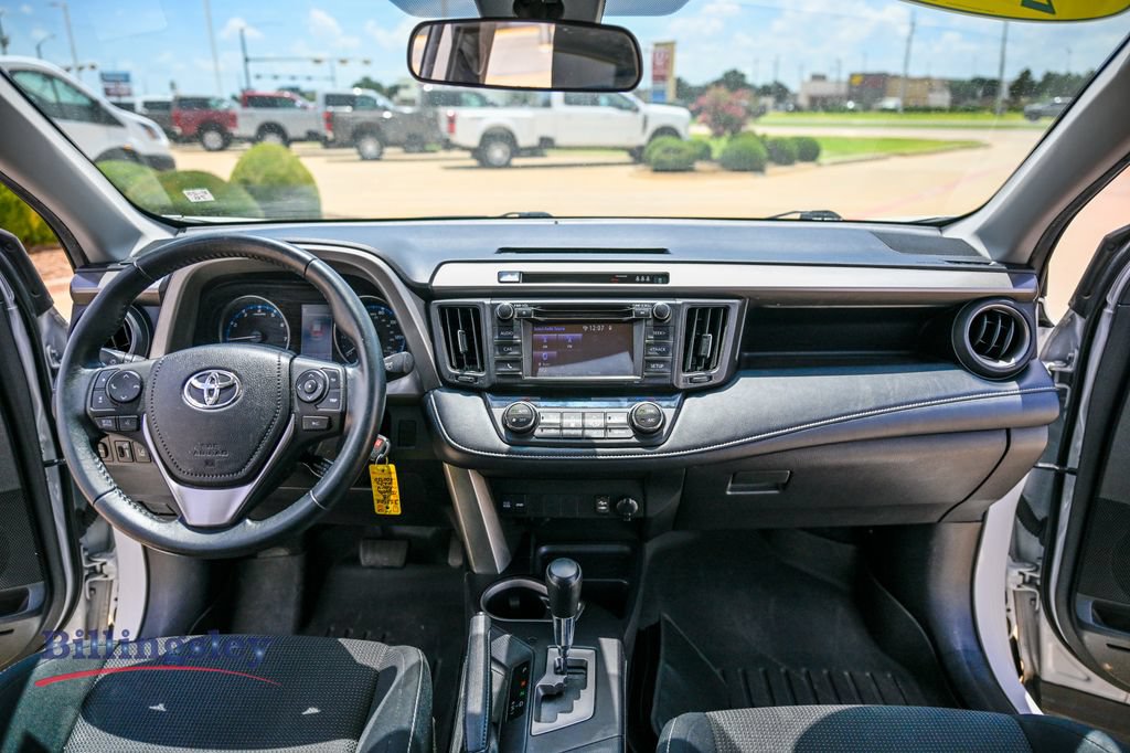 Used 2018 Toyota RAV4 XLE AWD/4WD image 13