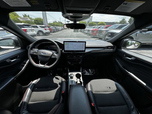 Certified 2023 Ford Escape ST-Line w/ Tech Pack #1 AWD/4WD image 3