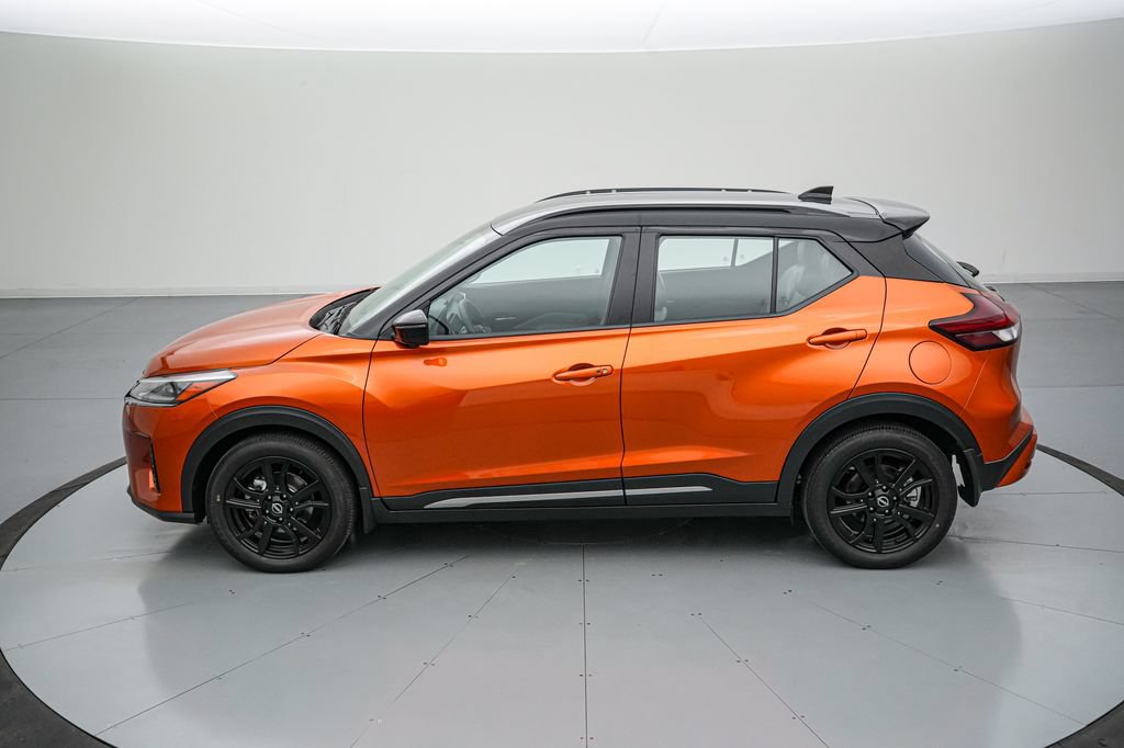 Used 2023 Nissan Kicks SR w/ SR Premium Package FWD image 7