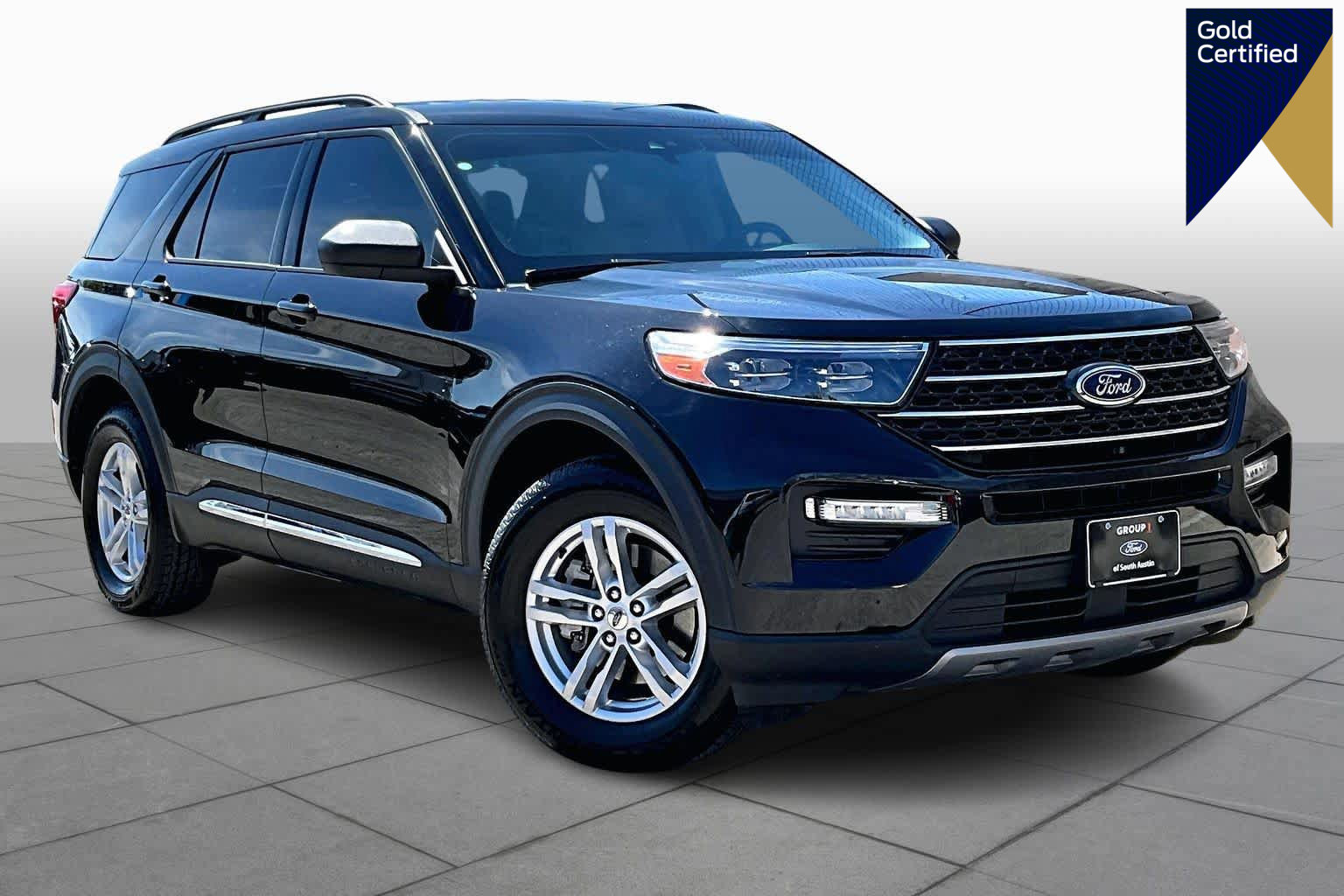 Certified 2023 Ford Explorer XLT w/ Equipment Group 202A AWD/4WD image 1