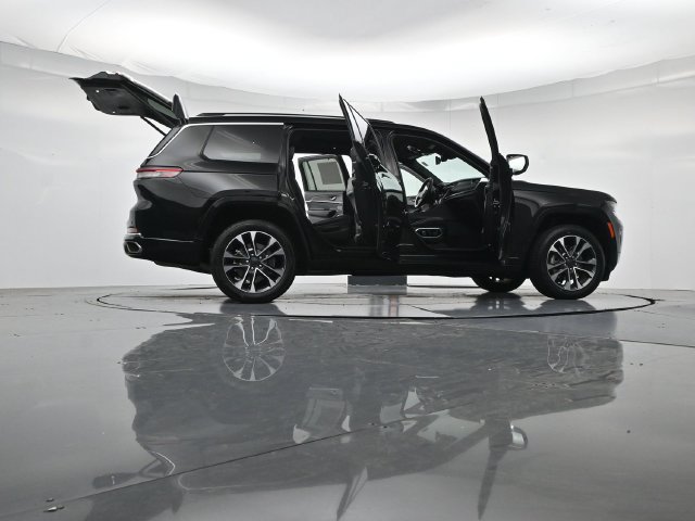 Used 2021 Jeep Grand Cherokee L Overland w/ Luxury Tech Group IV AWD/4WD image 56