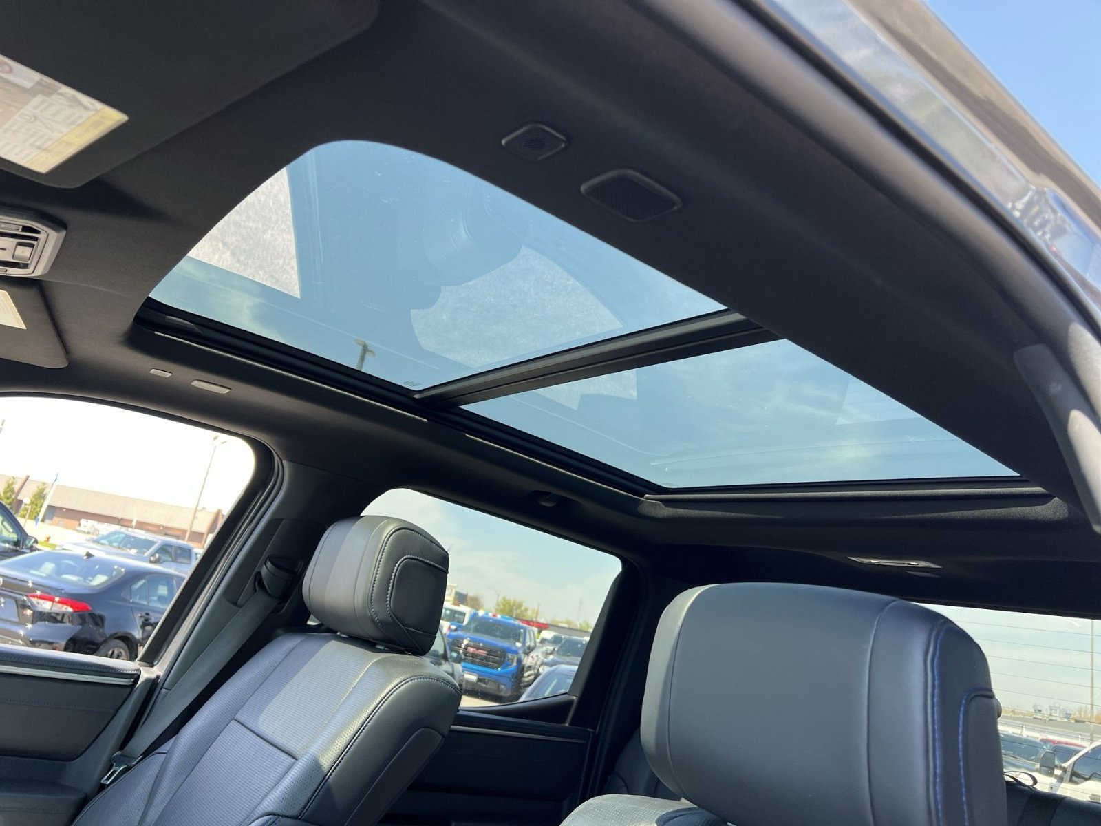 Used 2023 Toyota Tundra Platinum AWD/4WD image 30