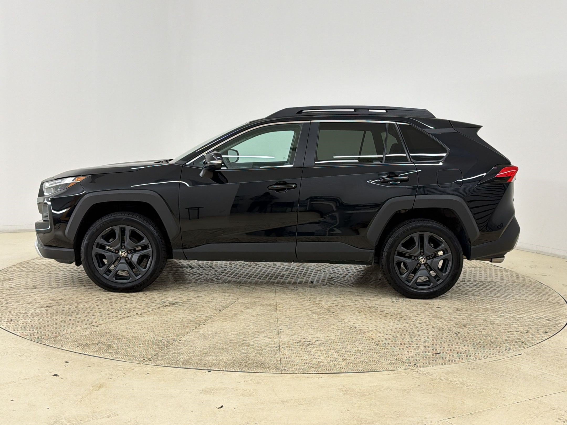 Used 2024 Toyota RAV4 Adventure AWD/4WD video 2