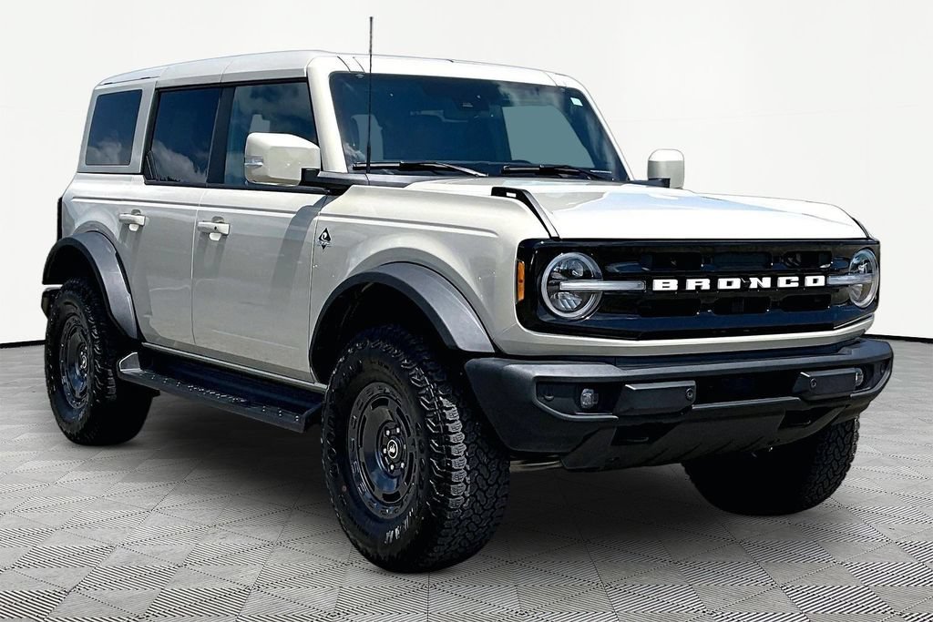 Certified 2025 Ford Bronco Outer Banks w/ Sasquatch Package AWD/4WD image 12