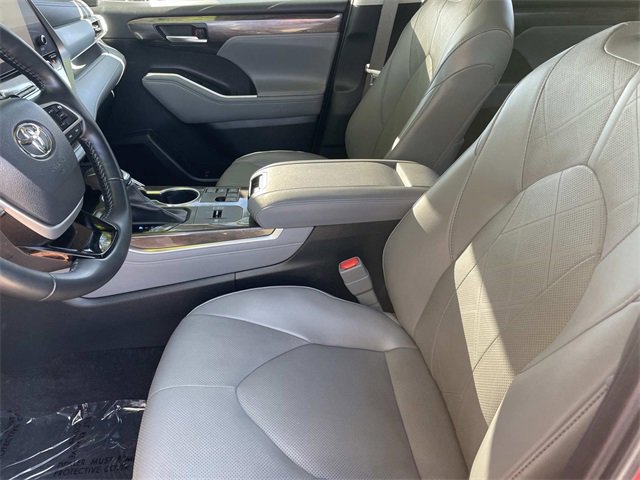 Used 2023 Toyota Highlander Platinum image 22