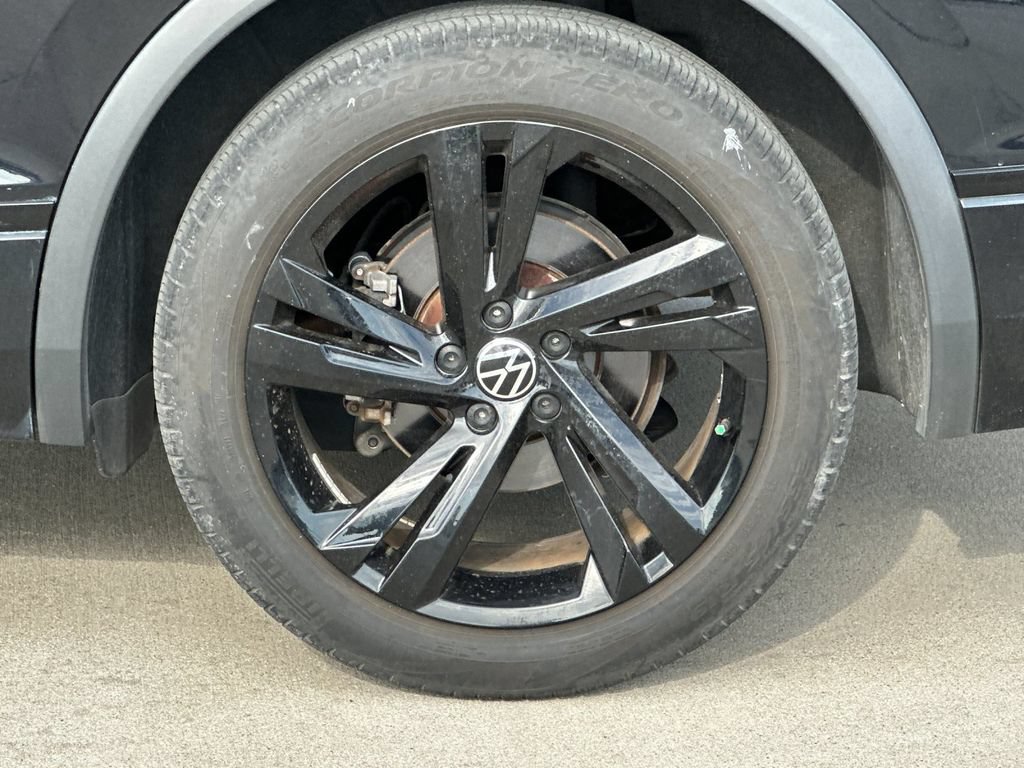 Used 2023 Volkswagen Tiguan SE R-Line FWD image 27