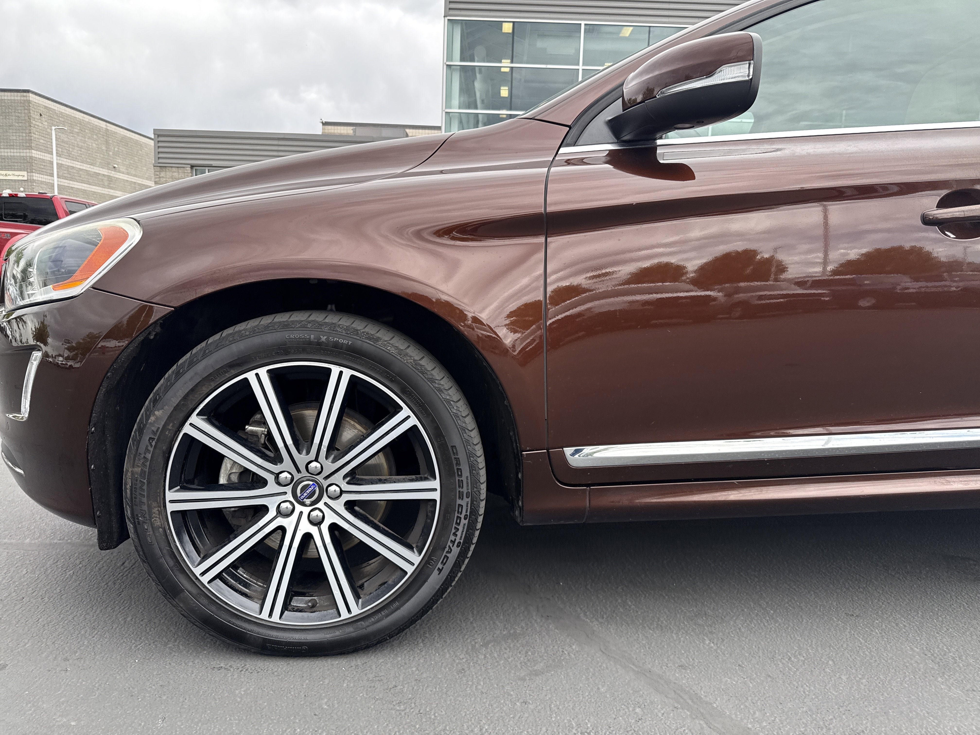 Used 2017 Volvo XC60 T6 Inscription w/ Climate Package AWD/4WD image 9