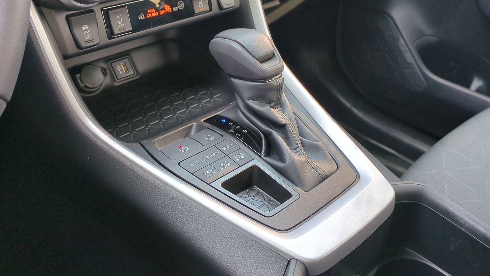 Used 2023 Toyota RAV4 XLE image 35