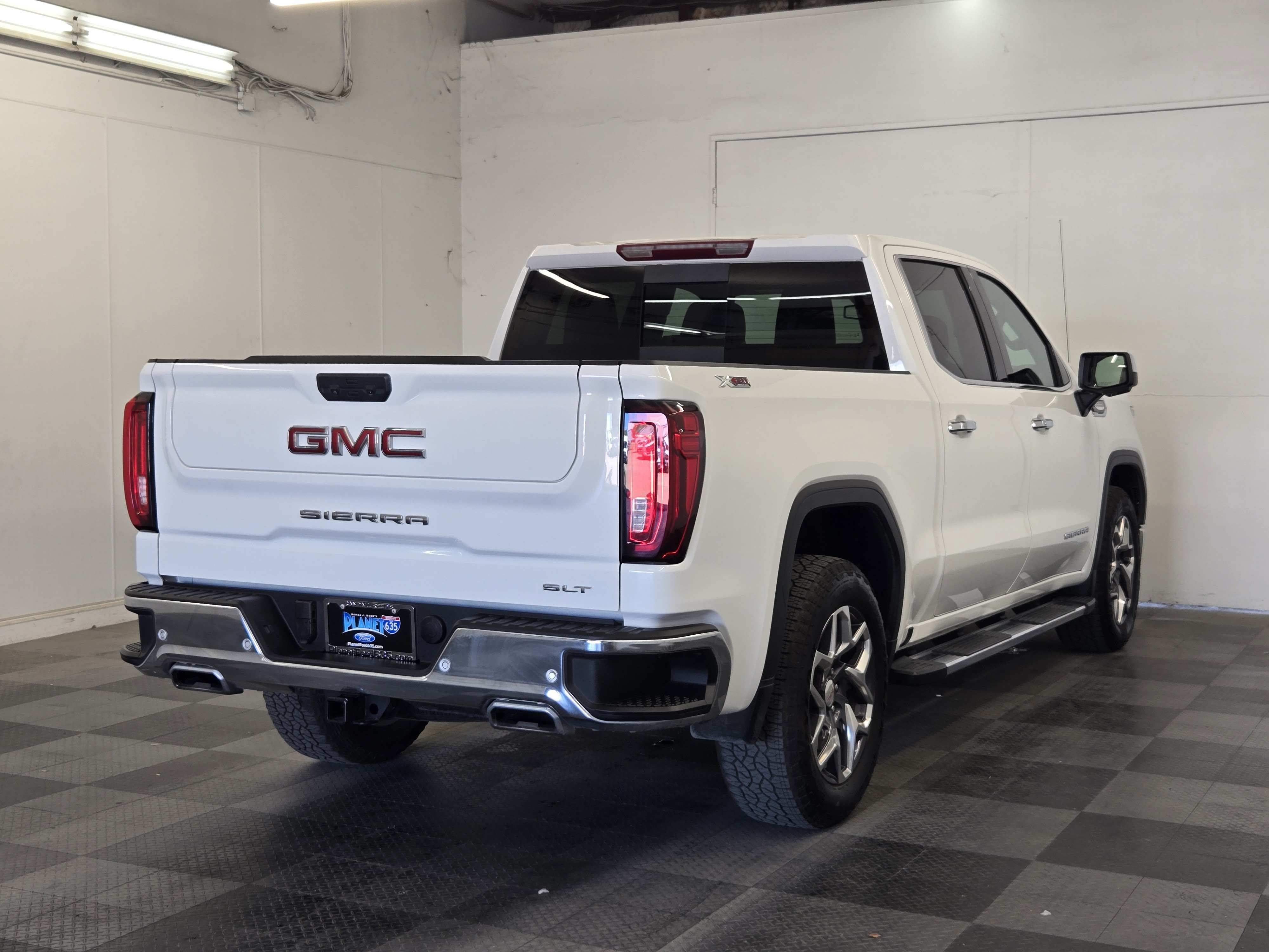 Used 2025 GMC Sierra 1500 SLT AWD/4WD image 7