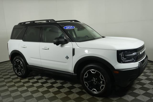 Certified 2025 Ford Bronco Sport Outer Banks w/ Outer Banks Tech Package+ AWD/4WD image 2