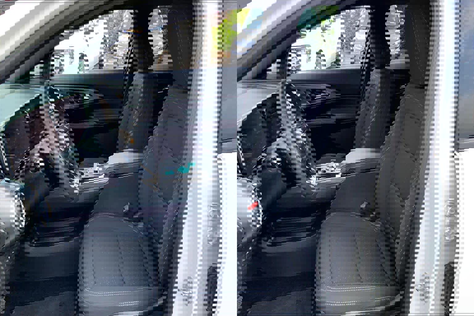 Used 2025 Chevrolet Equinox EV LT image 9