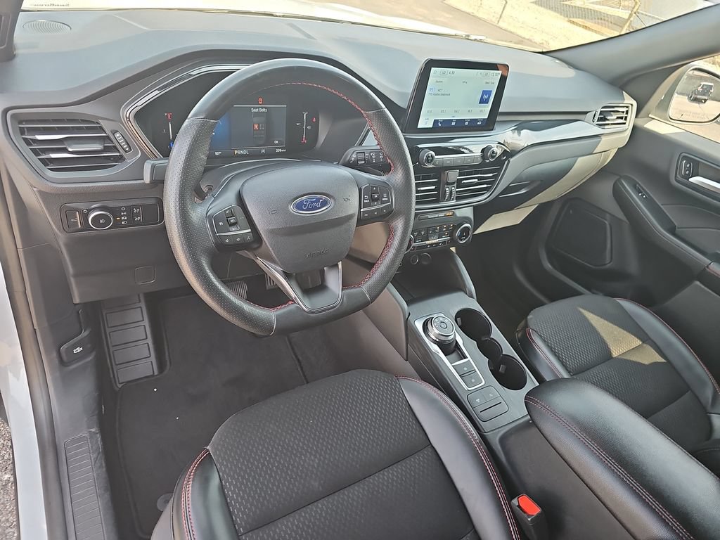 Certified 2025 Ford Escape ST-Line Select AWD/4WD image 16