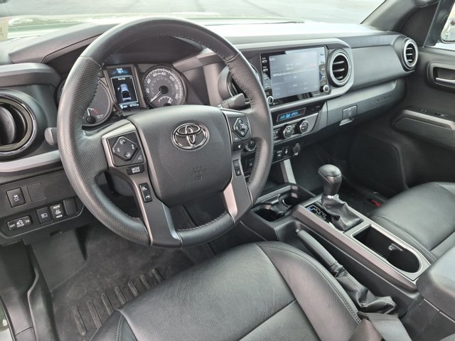 Used 2022 Toyota Tacoma TRD Off-Road w/ Technology Package AWD/4WD image 17