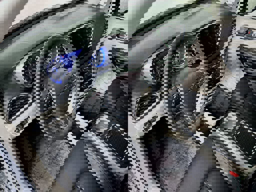 Used 2024 Chrysler Pacifica Touring-L image 9