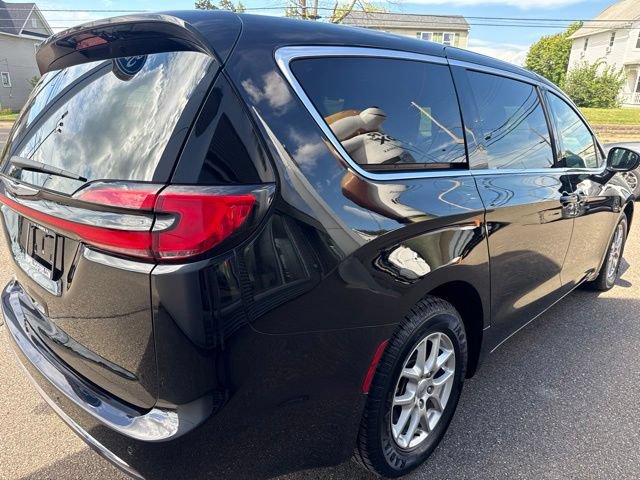 Used 2025 Chrysler Pacifica Select FWD image 6