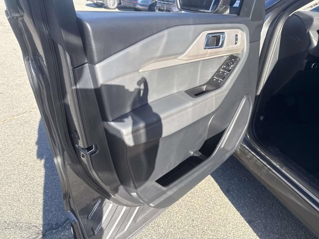 Certified 2025 Ford Explorer Active AWD/4WD image 19