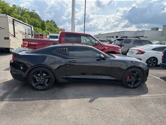 Used 2022 Chevrolet Camaro LT RWD image 4