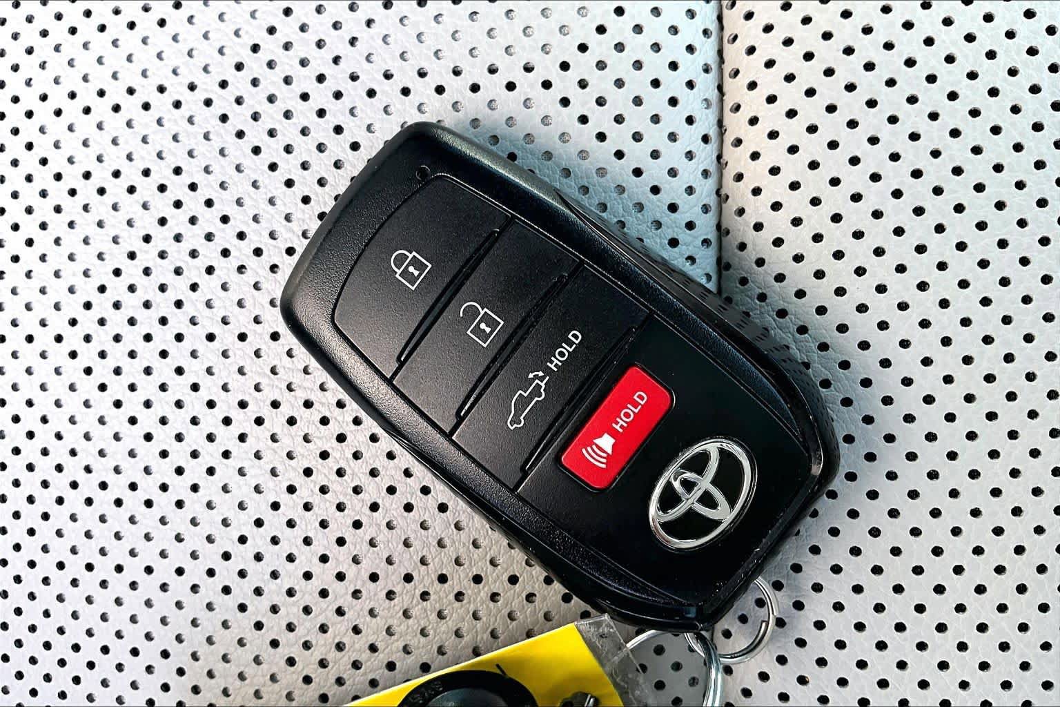 Used 2025 Toyota Tacoma Limited AWD/4WD image 15