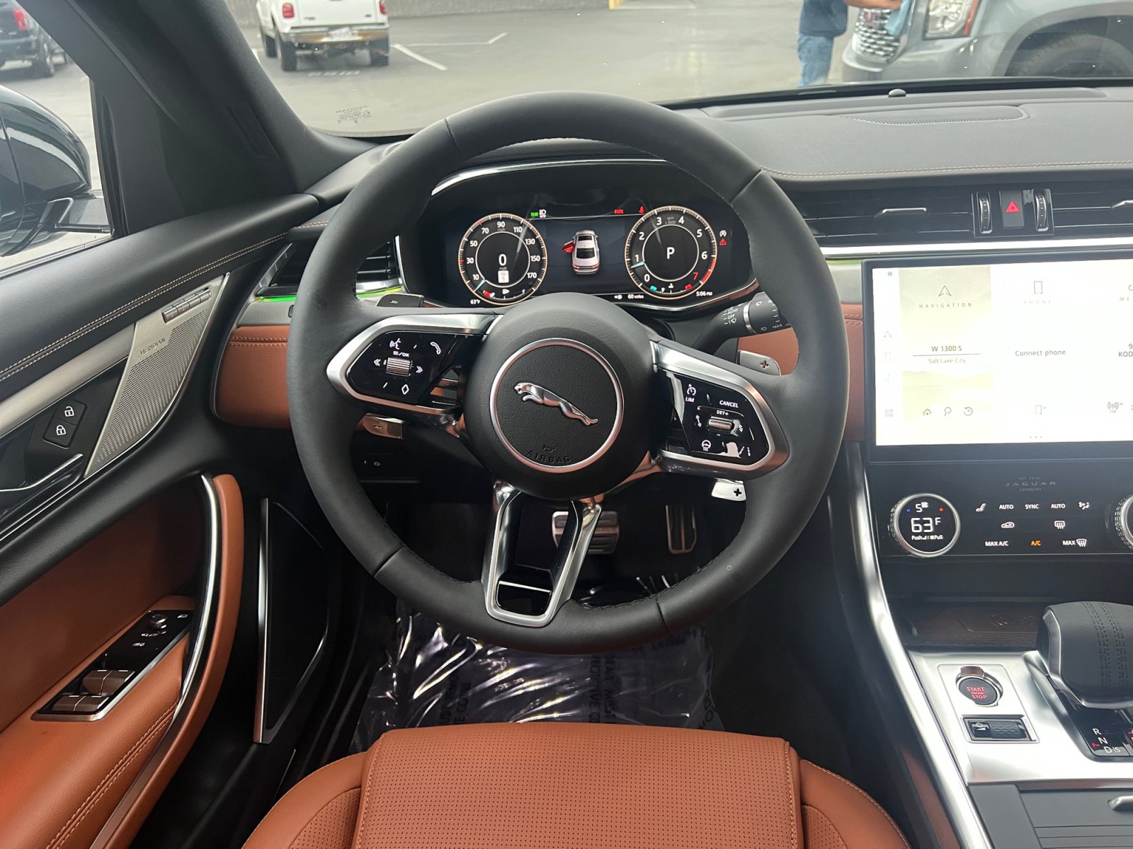 Used 2024 Jaguar XF R-Dynamic SE AWD/4WD image 9