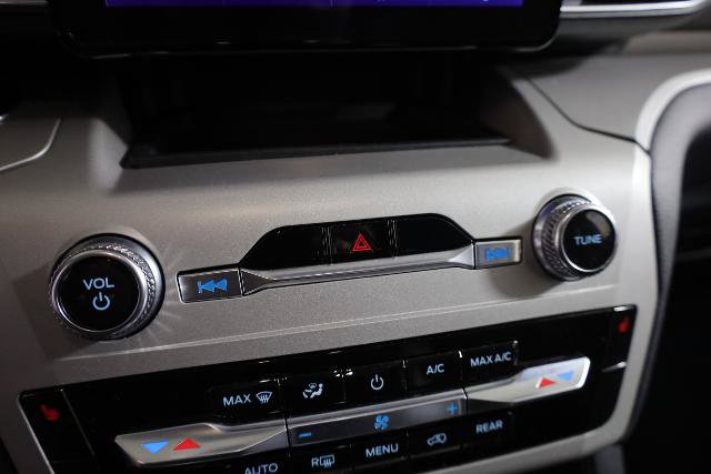 Certified 2024 Ford Explorer XLT w/ Equipment Group 202A AWD/4WD image 20
