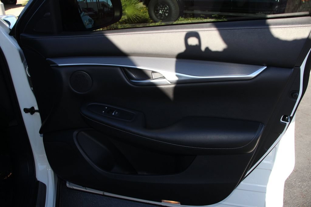 Used 2022 INFINITI QX50 Luxe w/ Appearance Package FWD image 27