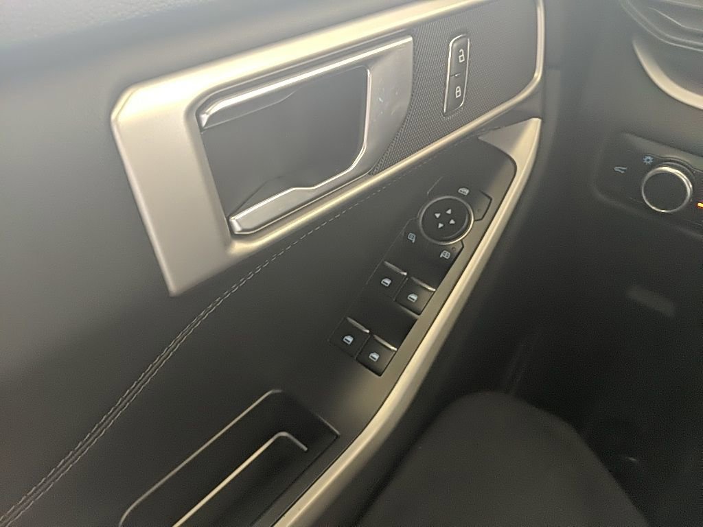 Certified 2023 Ford Explorer XLT w/ Class IV Trailer Tow Package image 27