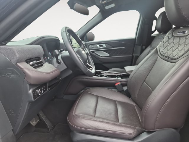 Certified 2025 Ford Explorer Platinum w/ LUX Leather Package AWD/4WD image 11